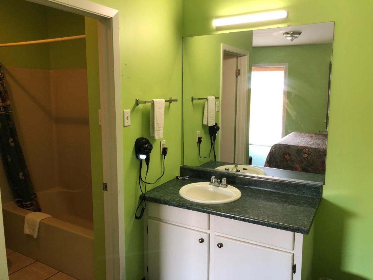 Ranch House Motel Марксвилл Экстерьер фото